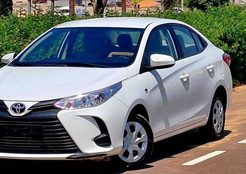 2022 Toyota Yaris E thumbnail 5