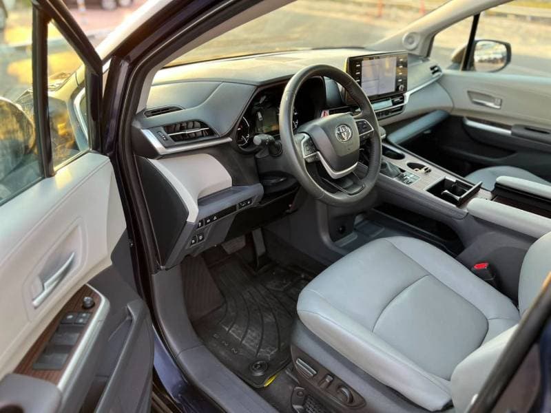 2024 Toyota Sienna thumbnail 8