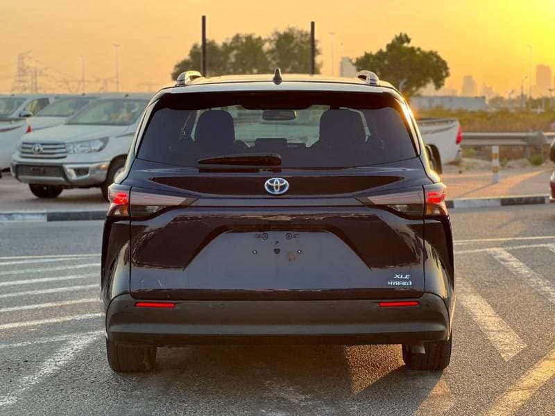 2024 Toyota Sienna thumbnail 5