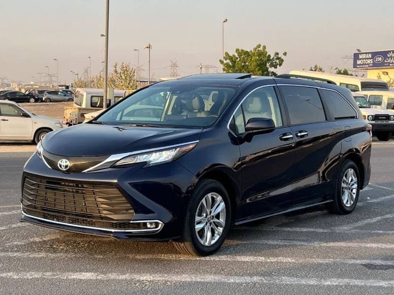 2024 Toyota Sienna thumbnail 3