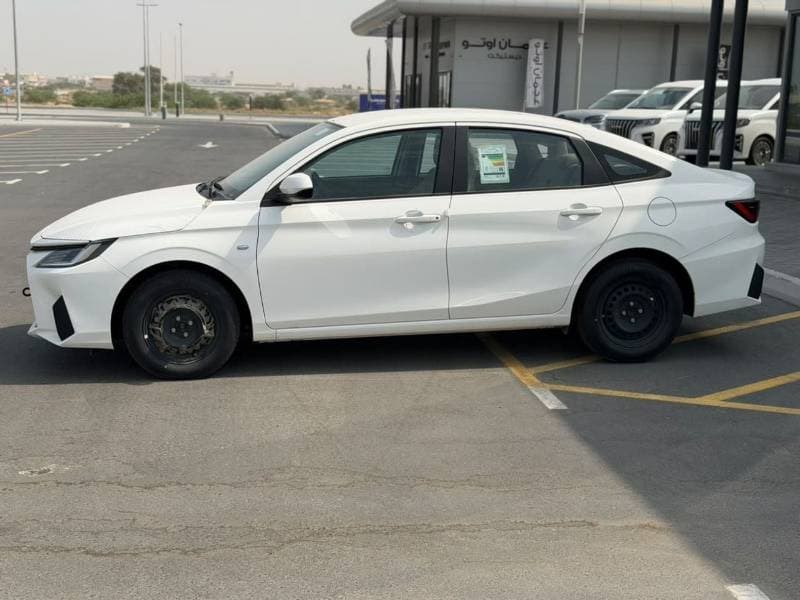 2026 Toyota Yaris E thumbnail 3