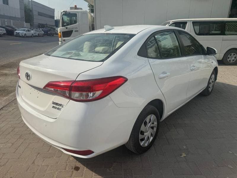 2019 Toyota Yaris SE thumbnail 3