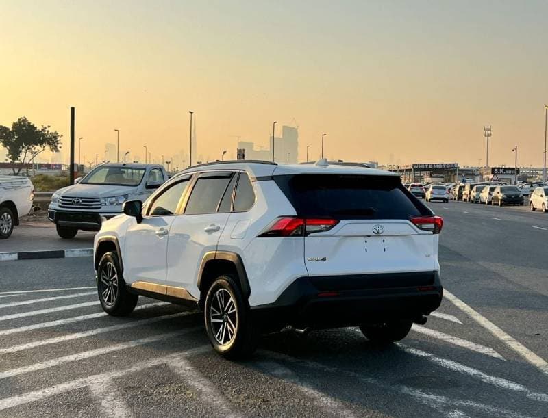 2021 Toyota RAV4 thumbnail 7