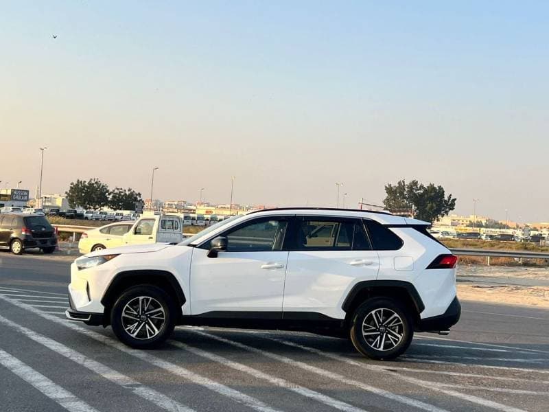 2021 Toyota RAV4 thumbnail 4