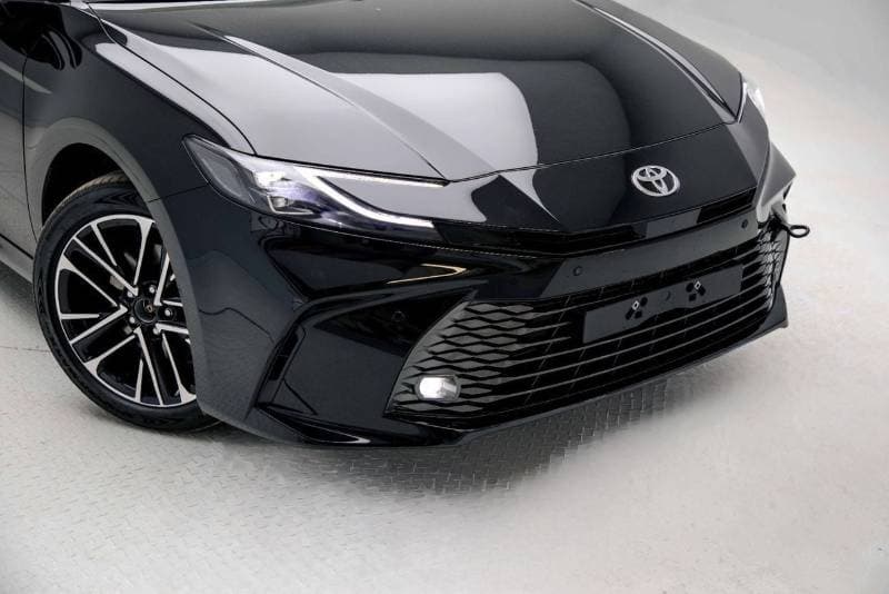 2026 Toyota Camry GLE thumbnail 2