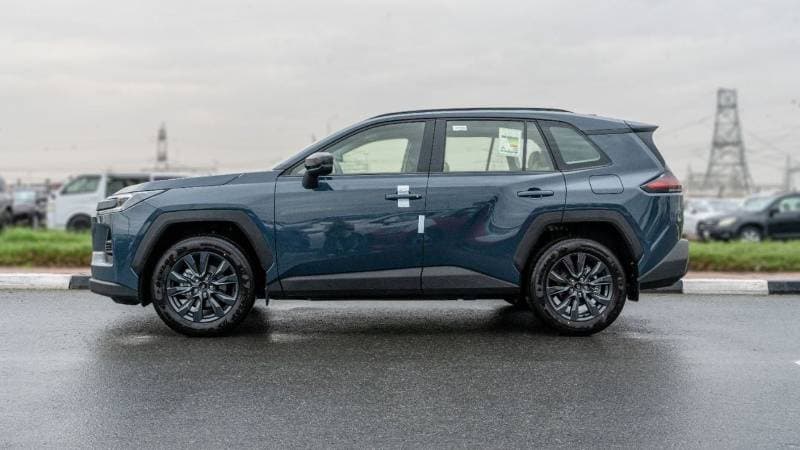 2026 Toyota RAV4 XLE thumbnail 3