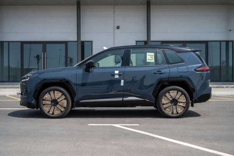 2026 Toyota RAV4 VXR HEV thumbnail 3