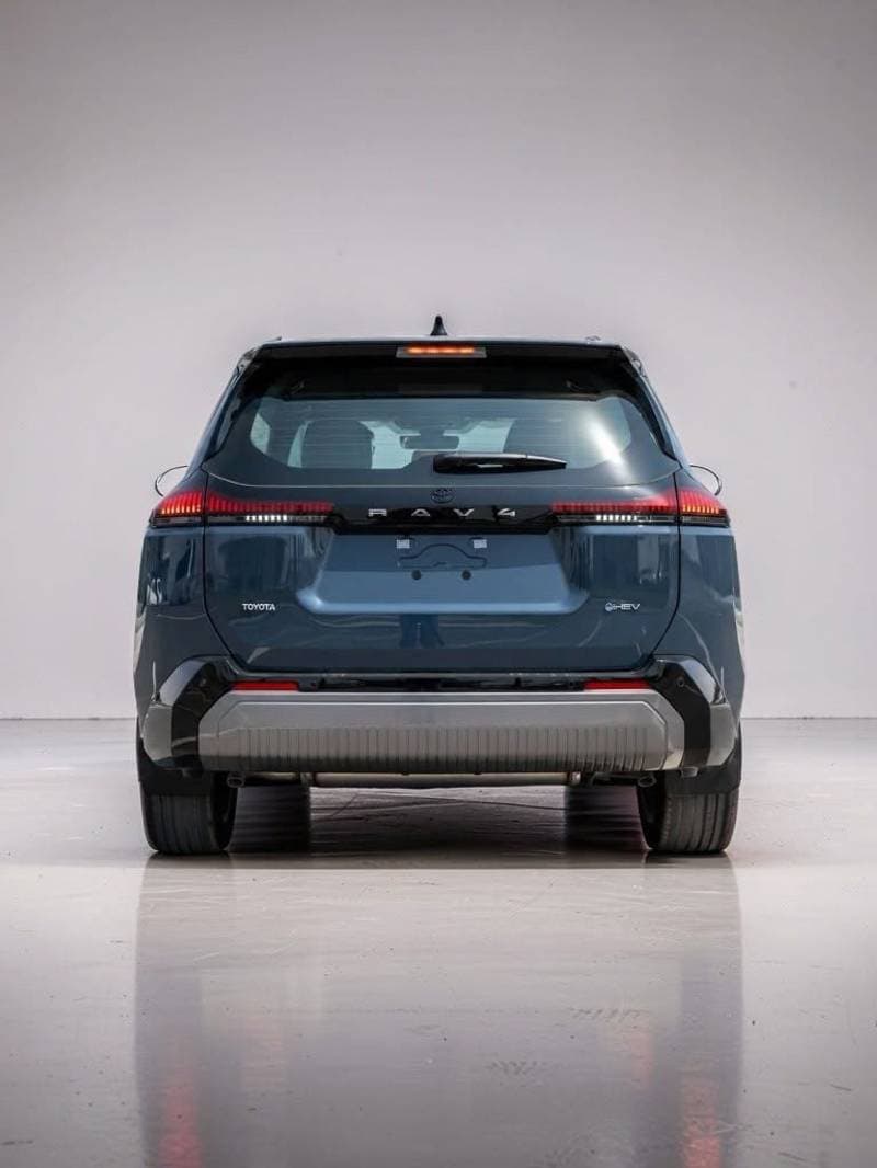2026 Toyota RAV4 VXR HEV thumbnail 4