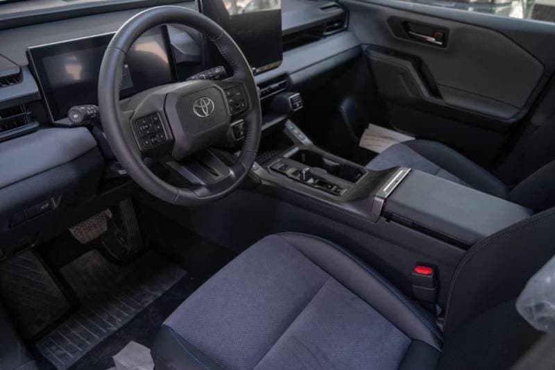 2026 Toyota RAV4 VXR HEV thumbnail 6