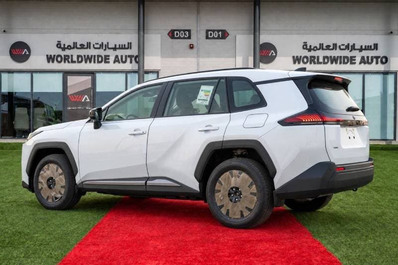 2026 Toyota RAV4 XLE thumbnail 7