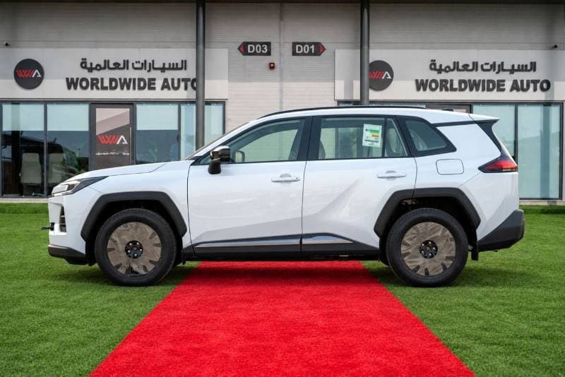 2026 Toyota RAV4 XLE thumbnail 3