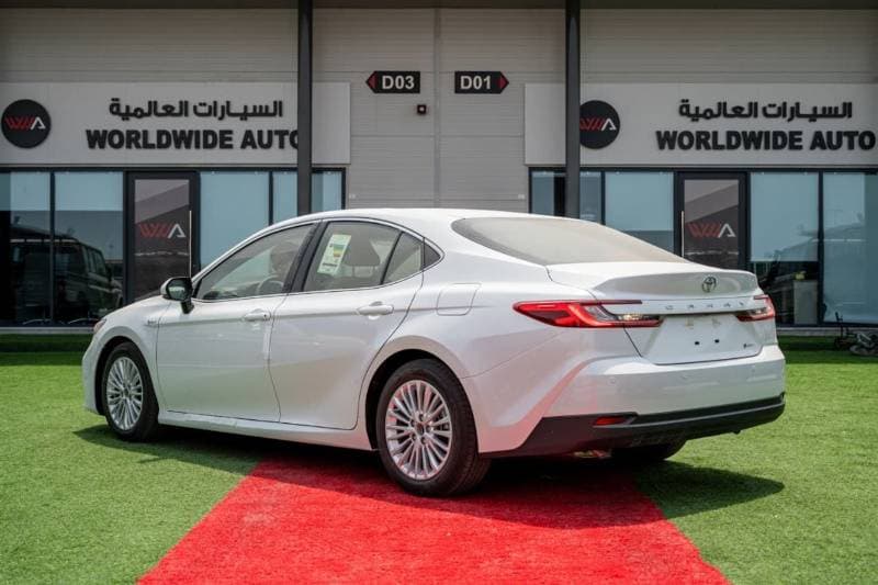 2025 Toyota Camry GLE HEV thumbnail 7