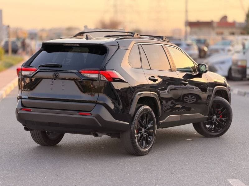 2022 Toyota RAV4 XLE thumbnail 3