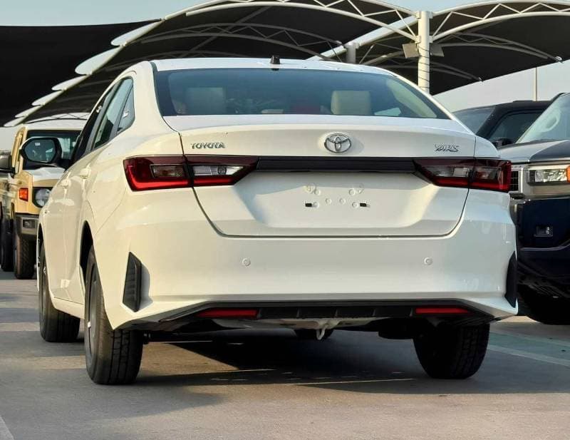 2026 Toyota Yaris E thumbnail 4