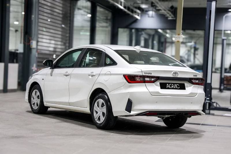 2024 Toyota Yaris E thumbnail 5