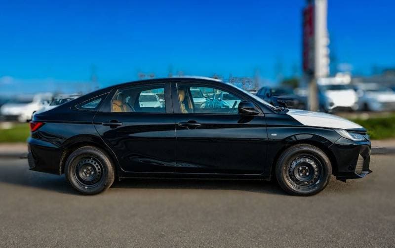 2026 Toyota Yaris E thumbnail 7