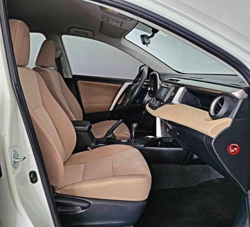 2015 Toyota RAV4 EXR thumbnail 4