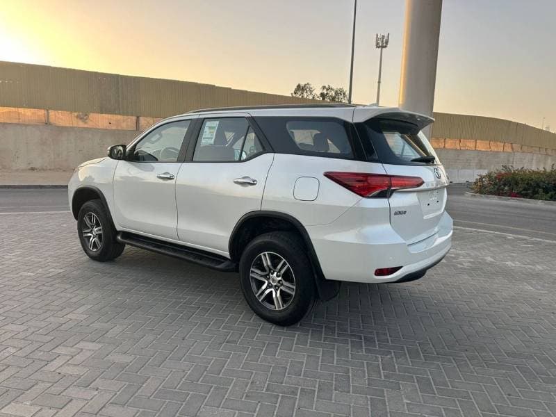 2023 Toyota Fortuner EXR thumbnail 4