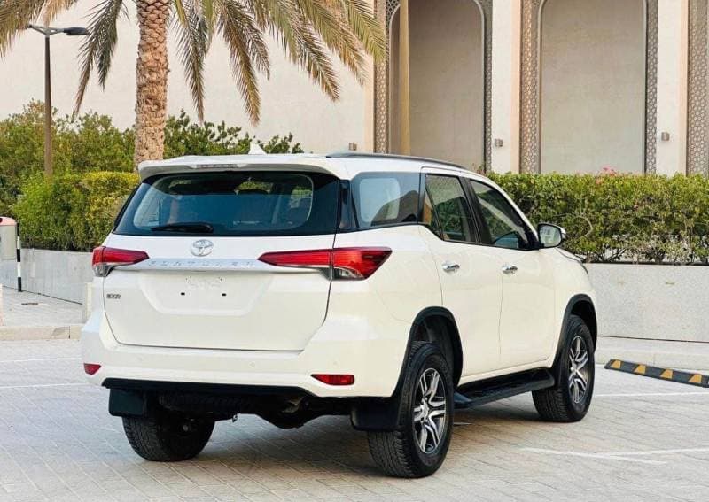 2022 Toyota Fortuner EXR thumbnail 3