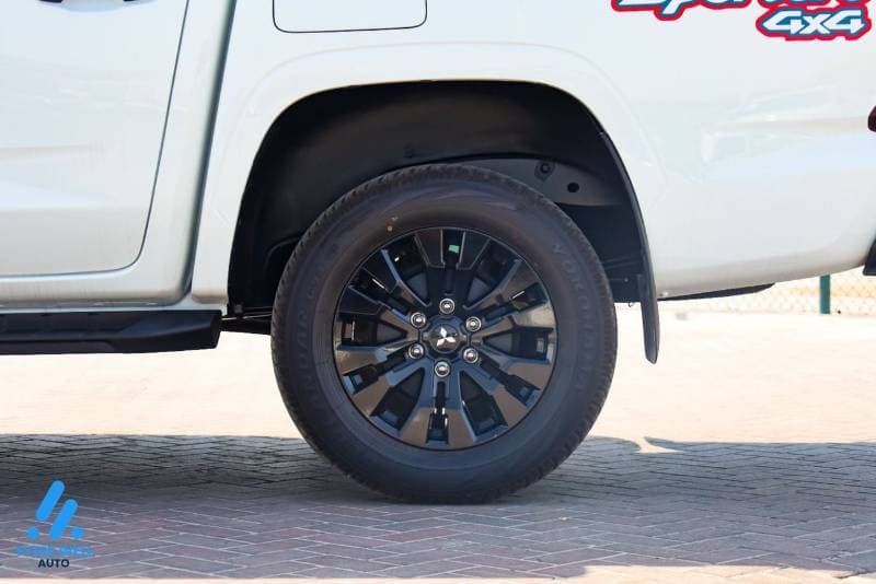 2027 Mitsubishi L200 Sportero thumbnail 6