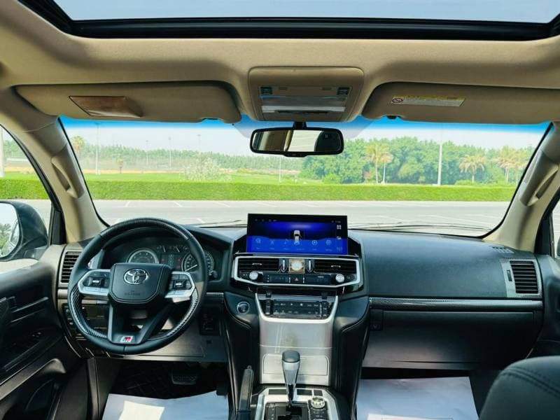 2018 Toyota Land Cruiser VXR thumbnail 8