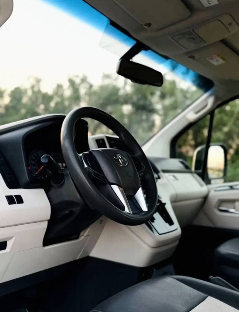 2021 Toyota Hiace thumbnail 4