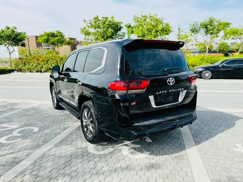 2019 Toyota Land Cruiser GXR thumbnail 4