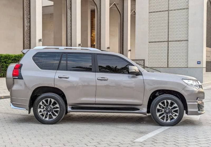 2023 Toyota Prado TX L thumbnail 3