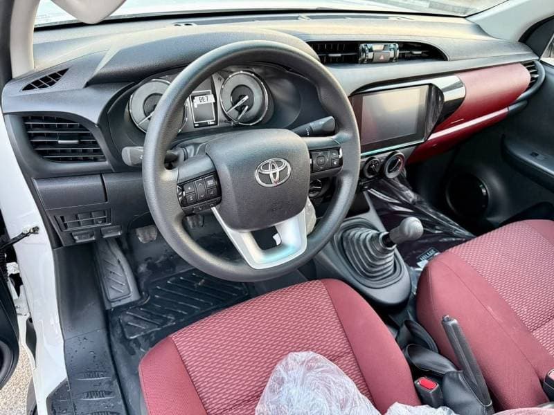2026 Toyota Hilux GLX thumbnail 7