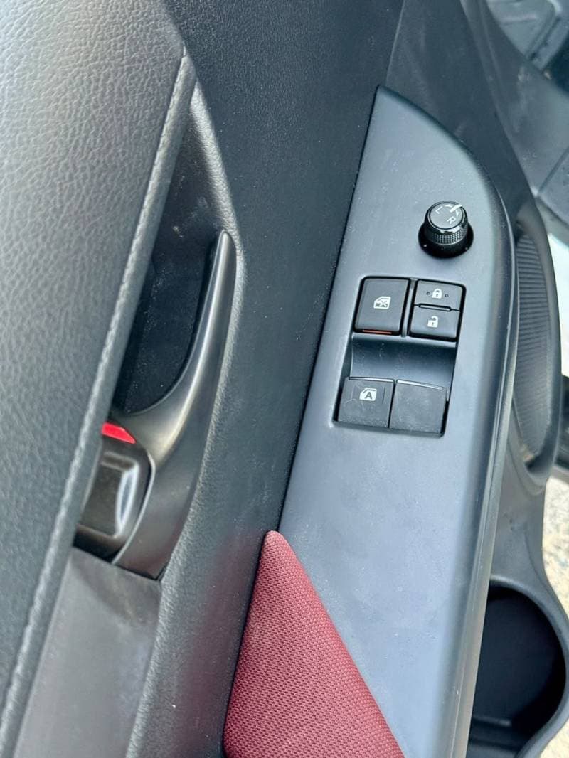 2026 Toyota Hilux GLX thumbnail 6
