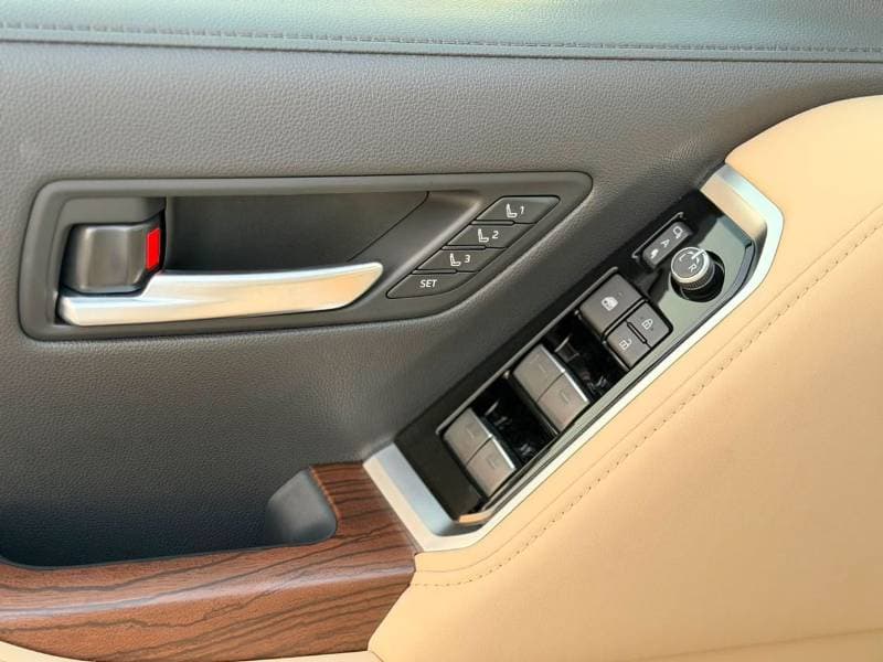 2026 Toyota Land Cruiser VXR thumbnail 6