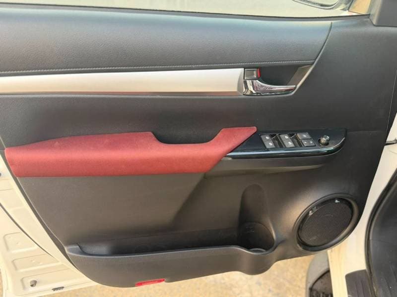 2026 Toyota Hilux GLX thumbnail 5