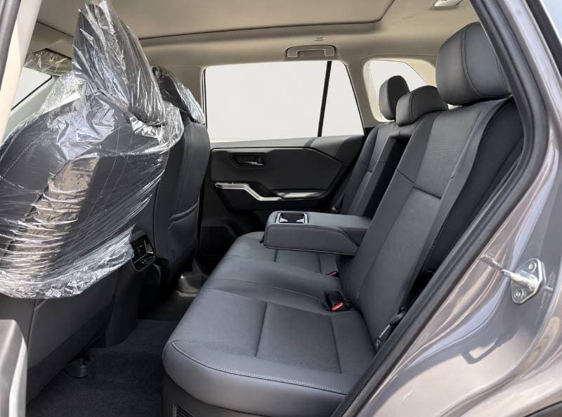 2026 Toyota RAV4 LUXURY HEV thumbnail 6