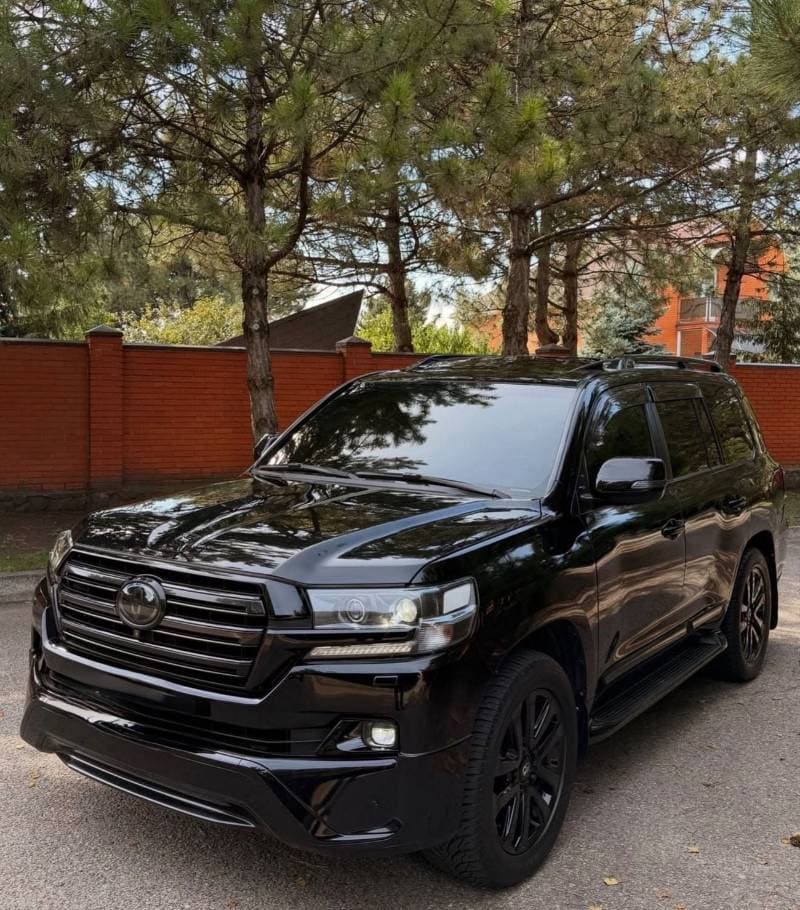 2018 Toyota Land Cruiser VXR thumbnail 2