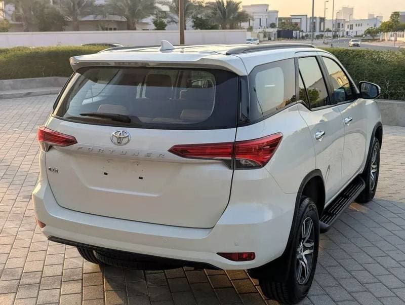 2022 Toyota Fortuner EXR thumbnail 8