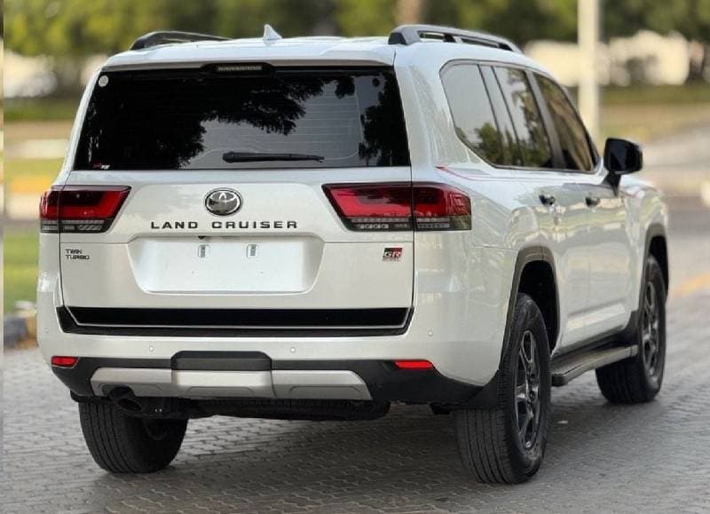 2022 Toyota Land Cruiser GR SPORT thumbnail 4