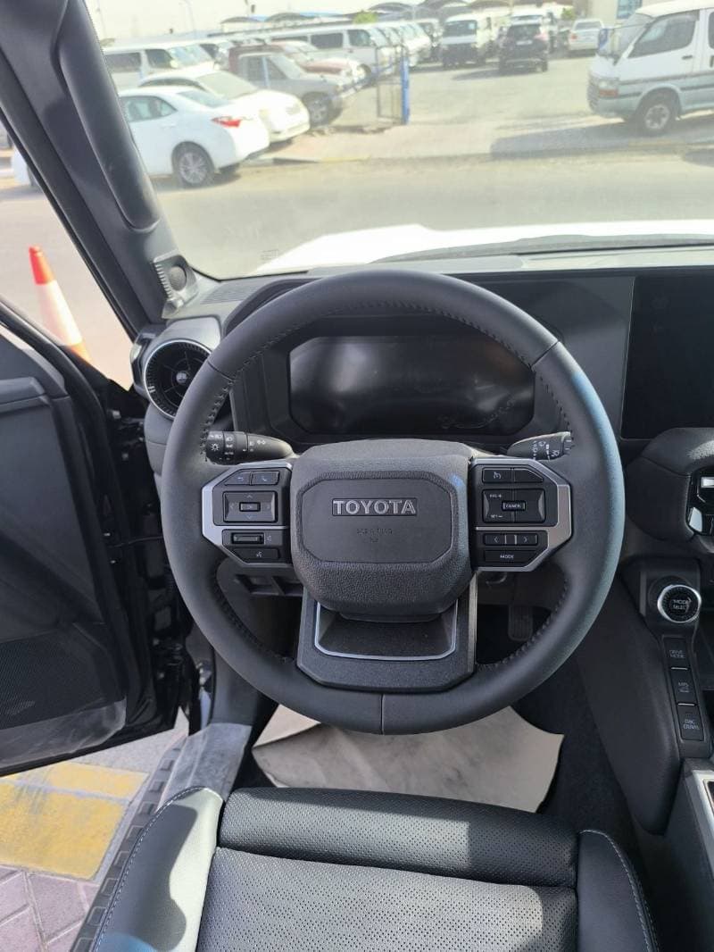 2025 Toyota Prado VXR thumbnail 2