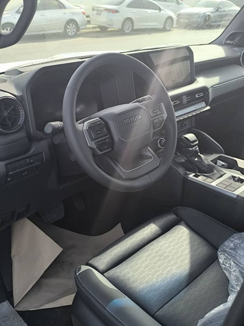 2025 Toyota Prado VXR thumbnail 3