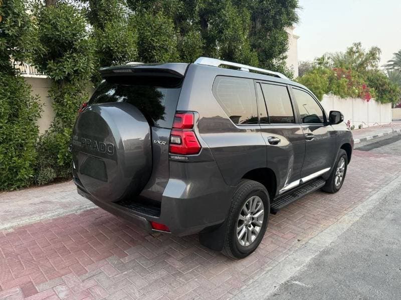 2018 Toyota Prado VXR thumbnail 3