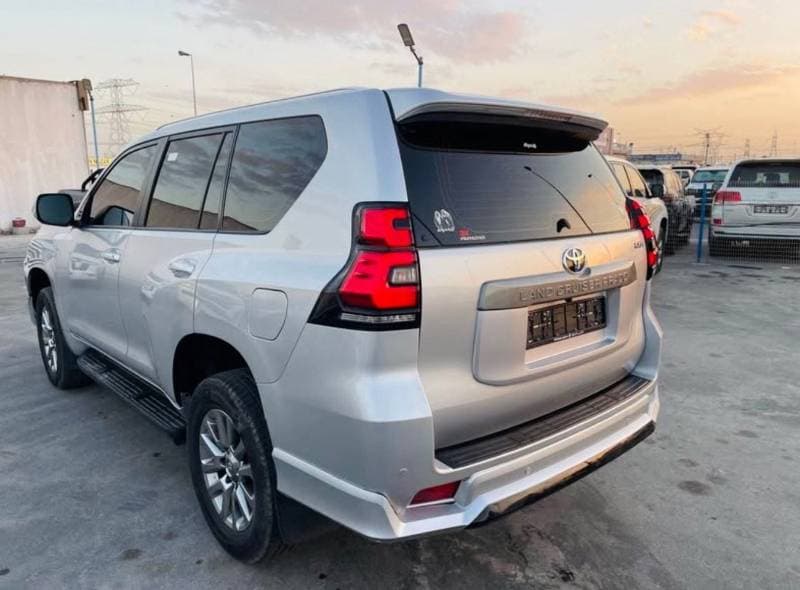 2019 Toyota Prado thumbnail 3