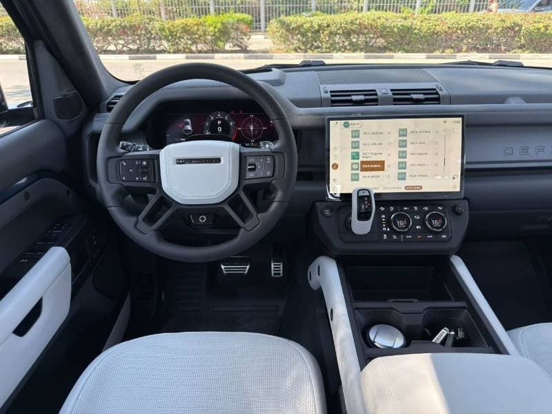 2026 Land Rover Defender OCTA thumbnail 6