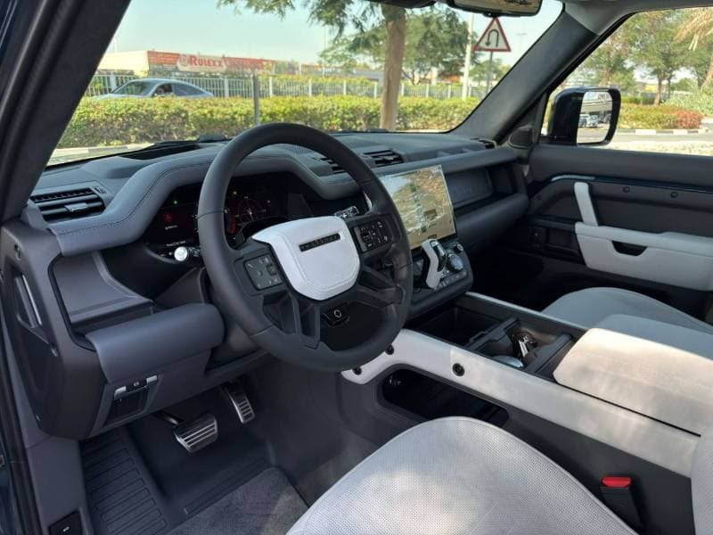 2026 Land Rover Defender OCTA thumbnail 7