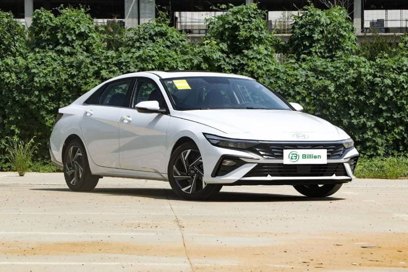 2025 Hyundai Elantra COMFORT thumbnail 3