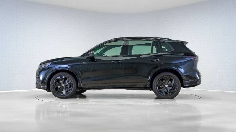 2026 Volkswagen Tiguan R LINE thumbnail 3