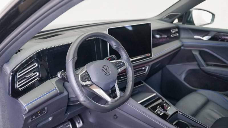 2026 Volkswagen Tiguan R LINE thumbnail 5