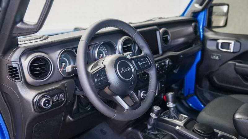 2023 Jeep Wrangler SPORT thumbnail 4