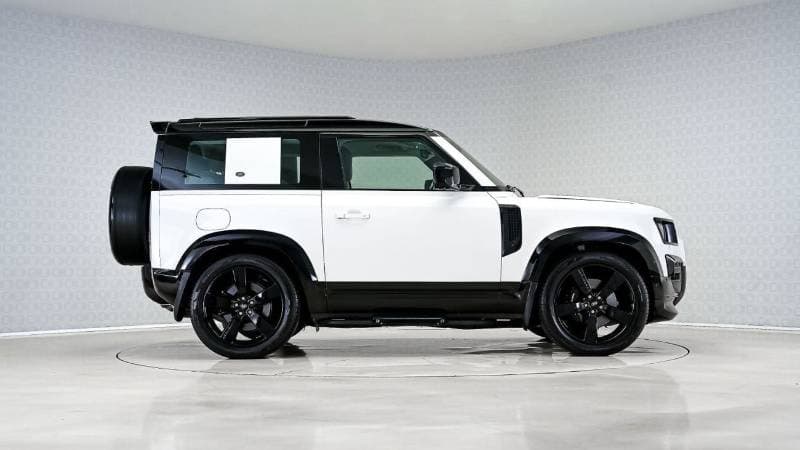 2022 Land Rover Defender thumbnail 3