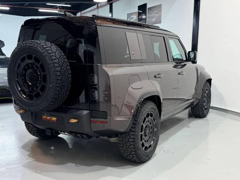 2026 Land Rover Defender thumbnail 4