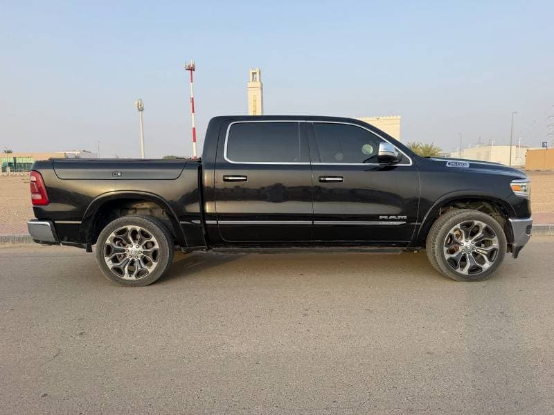 2021 RAM 1500 LIMITED thumbnail 4