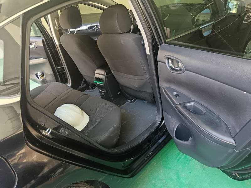 2019 Nissan Sentra SV thumbnail 6